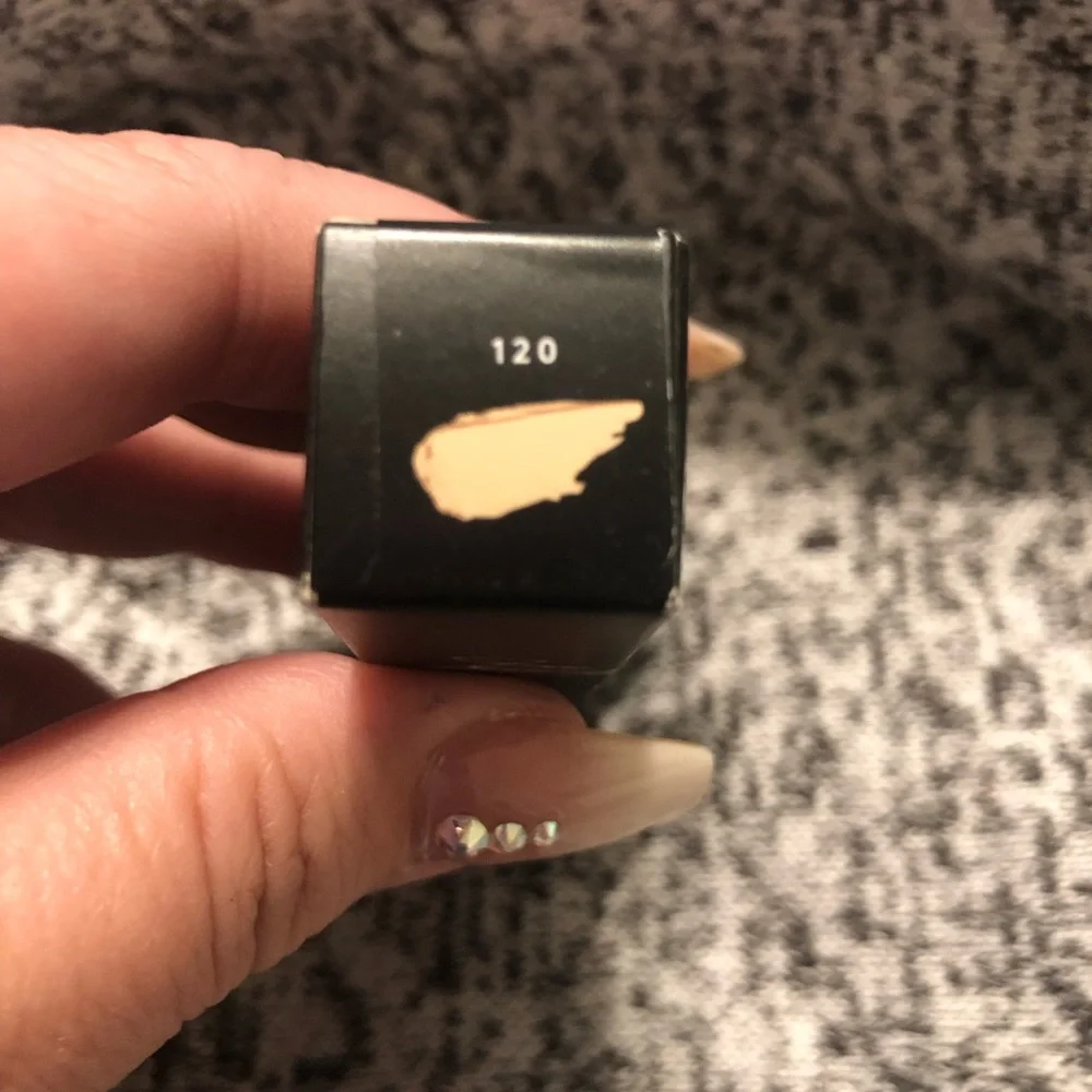 Fenty 120 Pro Filt’r Instant Retouch Concealer